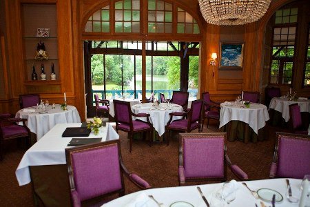 Table served at Le Moulin de Connelles Restaurant